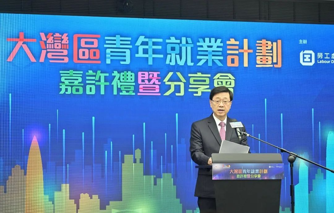 「雙份」薪資，擁有香港身份的青年太吃香！