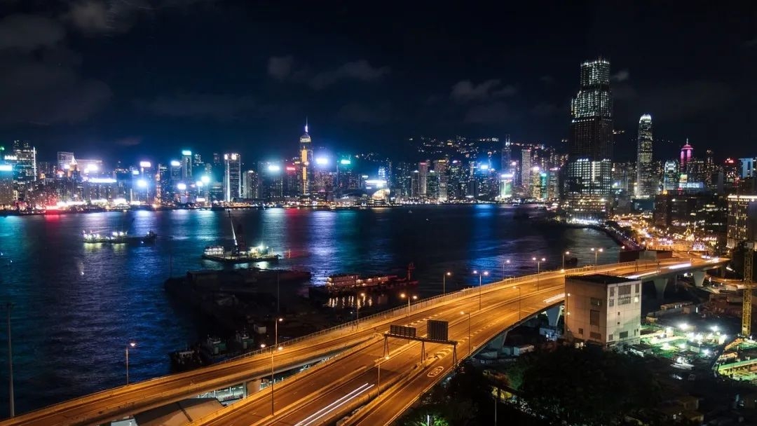 內(nèi)地精英為何如此鐘情香港身份？