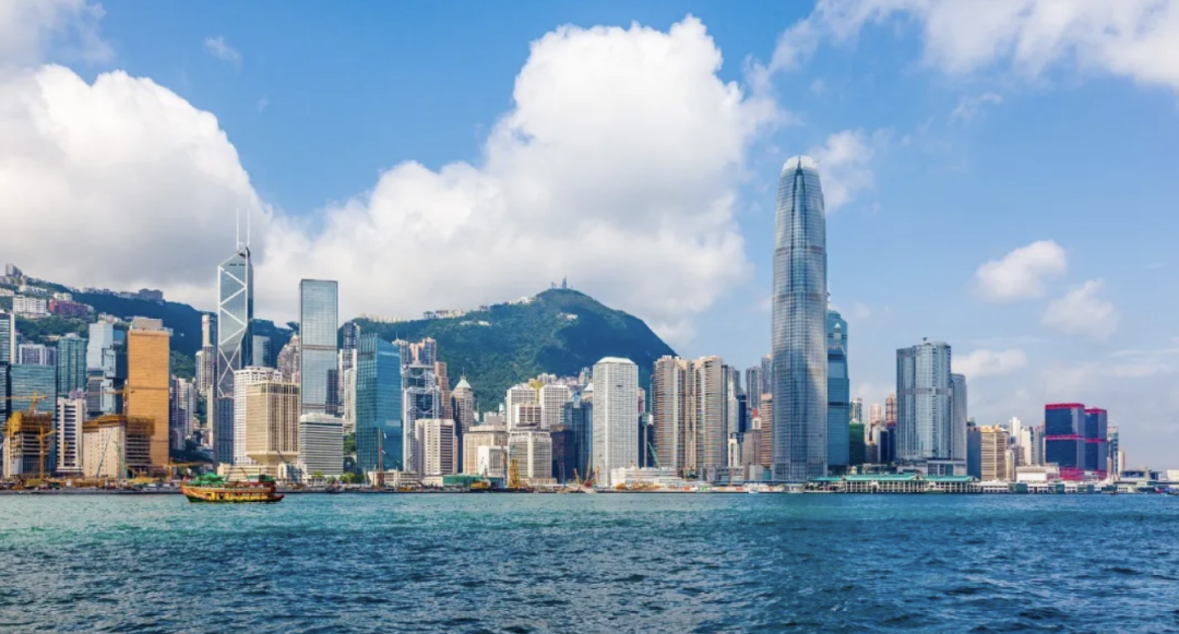 兩年間近40萬人欲移居香港，原因?yàn)楹危?></a>
				   </dt>
				   <dd>
				     <h5><a href=
